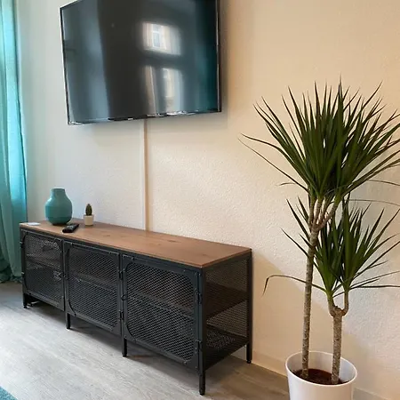 Apartment Newly Refurbished Leutzsch Apartment.